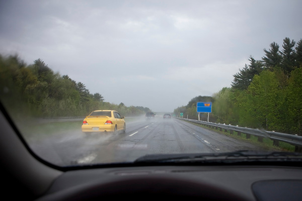 The Most Dangerous Driving Mistakes People Make in Bad Weather | Community Auto